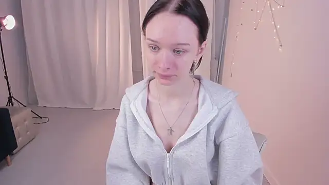 Snapshot of daily_glam chatting on 11/27/25, 12:40 daily glam online show from 11/27/25, 12:40