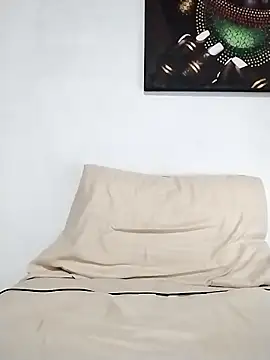 latinblack16 online show from 10/22/25, 03:40