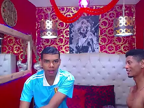 Snapshot of TWOBOYSPEINHOT chatting on 10/11/25, 11:58 TWOBOYSPEINHOT online show from 10/11/25, 11:58