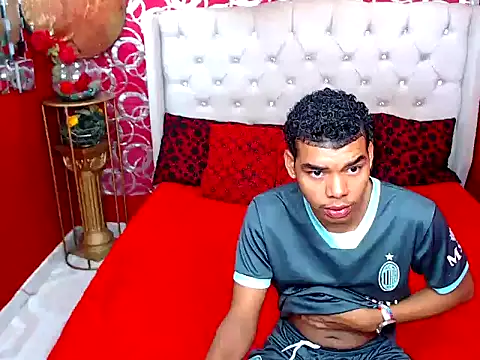 Snapshot of TWOBOYSPEINHOT chatting on 11/18/25, 11:59 TWOBOYSPEINHOT online show from 11/18/25, 11:59