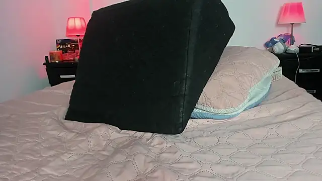 Snapshot of dereck_karter chatting on 10/26/25, 01:28 dereck karter online show from 10/26/25, 01:28