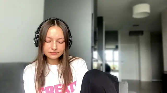 Snapshot of SoulHiperAgne_ chatting on 09/18/25, 09:44 SoulHiperAgne online show from 09/18/25, 09:44