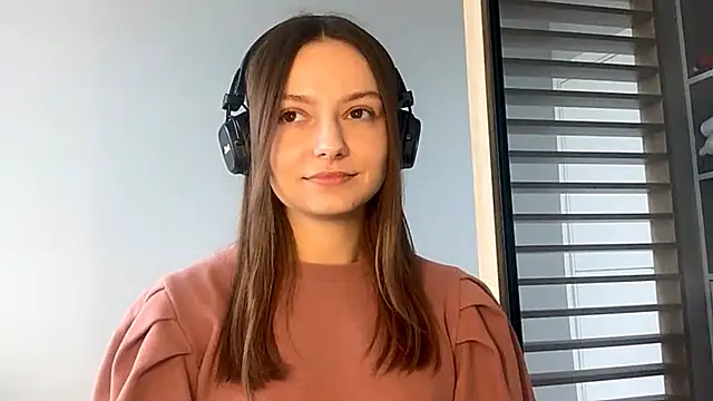 Snapshot of SoulHiperAgne_ chatting on 09/19/25, 06:26 SoulHiperAgne online show from 09/19/25, 06:26