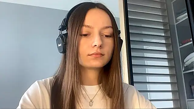 Snapshot of SoulHiperAgne_ chatting on 09/20/25, 07:42 SoulHiperAgne online show from 09/20/25, 07:42