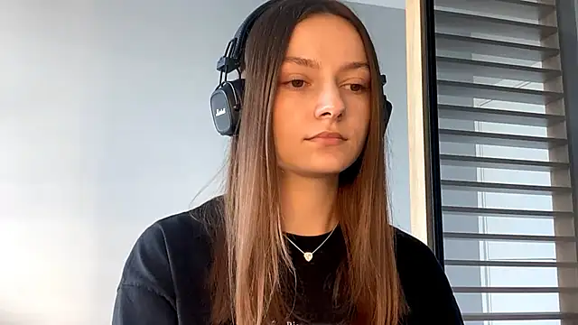 Snapshot of SoulHiperAgne_ chatting on 09/22/25, 11:45 SoulHiperAgne online show from 09/22/25, 11:45