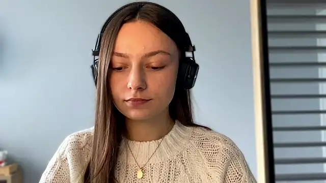 Snapshot of SoulHiperAgne_ chatting on 09/30/25, 12:21 SoulHiperAgne online show from 09/30/25, 12:21