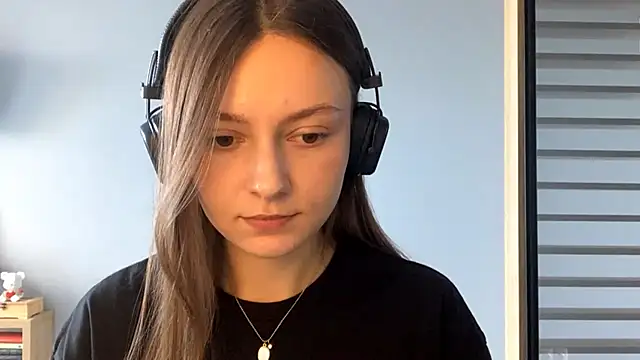 Snapshot of SoulHiperAgne_ chatting on 10/01/25, 12:11 SoulHiperAgne online show from 10/01/25, 12:11