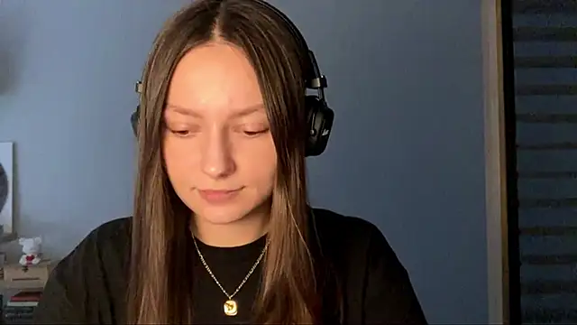 Snapshot of SoulHiperAgne_ chatting on 10/17/25, 01:03 SoulHiperAgne online show from 10/17/25, 01:03