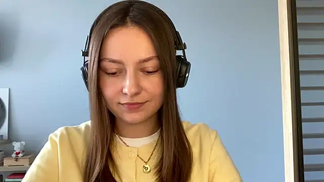 Snapshot of SoulHiperAgne_ chatting on 10/18/25, 01:34 SoulHiperAgne online show from 10/18/25, 01:34