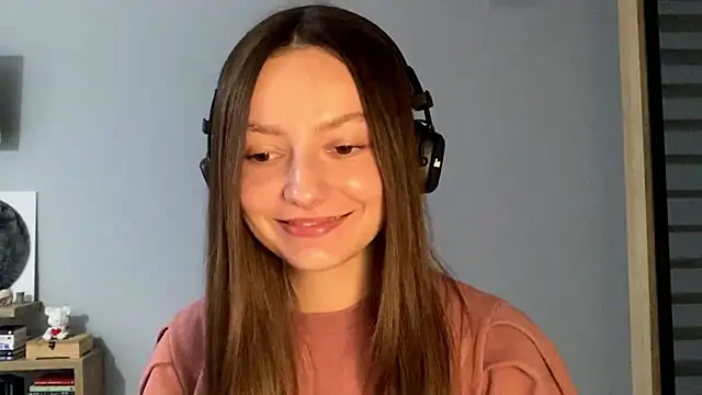 Snapshot of SoulHiperAgne_ chatting on 10/19/25, 01:12 SoulHiperAgne online show from 10/19/25, 01:12