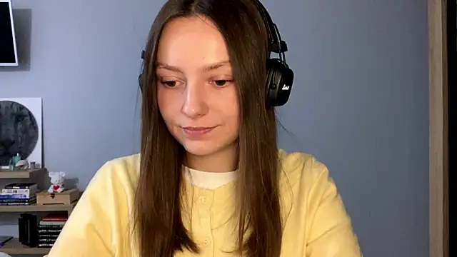 Snapshot of SoulHiperAgne_ chatting on 10/25/25, 02:13 SoulHiperAgne online show from 10/25/25, 02:13