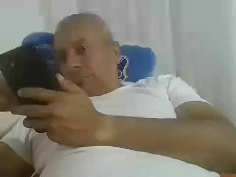 Snapshot of ALFRERM chatting on 09/26/25, 01:31 ALFRERM online show from 09/26/25, 01:31