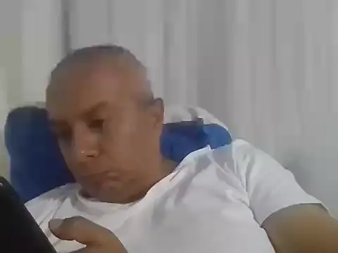 Snapshot of ALFRERM chatting on 10/05/25, 01:04 ALFRERM online show from 10/05/25, 01:04