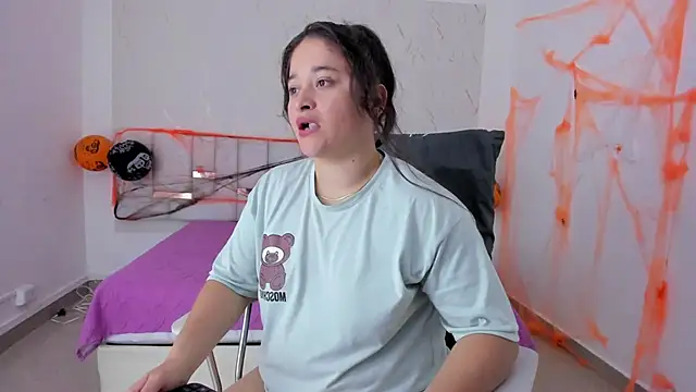 Snapshot of aradia_kiss chatting on 10/20/25, 07:47 aradia kiss online show from 10/20/25, 07:47