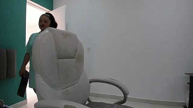 Snapshot of aradia_kiss chatting on 10/22/25, 06:18 aradia kiss online show from 10/22/25, 06:18