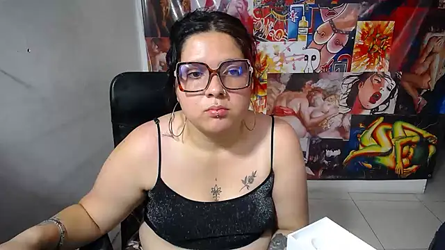 Curvy-Queen online show from 10/27/25, 09:30