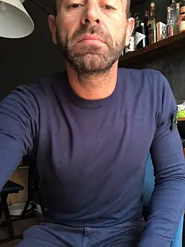 Snapshot of MatteoDom85 chatting on 09/30/25, 07:57 MatteoDom85 online show from 09/30/25, 07:57