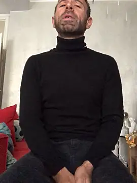 Snapshot of MatteoDom85 chatting on 10/04/25, 09:07 MatteoDom85 online show from 10/04/25, 09:07