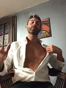 Snapshot of MatteoDom85 chatting on 10/04/25, 09:35 MatteoDom85 online show from 10/04/25, 09:35