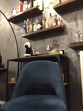 Snapshot of MatteoDom85 chatting on 10/15/25, 10:43 MatteoDom85 online show from 10/15/25, 10:43