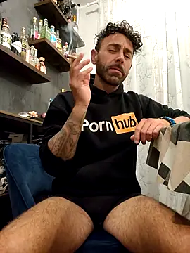 Snapshot of MatteoDom85 chatting on 10/30/25, 10:10 MatteoDom85 online show from 10/30/25, 10:10