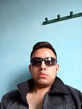 Snapshot of aczinovelez342 chatting on 10/30/25, 05:02 aczinovelez342 online show from 10/30/25, 05:02