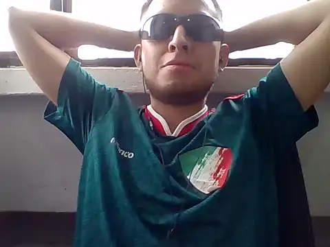 Snapshot of aczinovelez342 chatting on 11/02/25, 08:11 aczinovelez342 online show from 11/02/25, 08:11