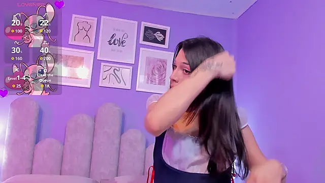 Snapshot of lucrecia_sucker chatting on 11/26/25, 08:10 lucrecia sucker online show from 11/26/25, 08:10