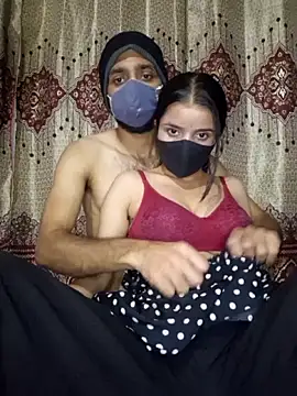 Snapshot of wow_couple chatting on 10/26/25, 01:39 wow couple online show from 10/26/25, 01:39