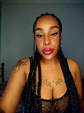 Snapshot of Queen_Amara chatting on 11/06/25, 03:18 Queen Amara online show from 11/06/25, 03:18