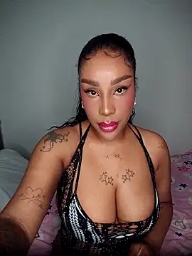Snapshot of Queen_Amara chatting on 01/18/26, 03:54 Queen Amara online show from 01/18/26, 03:54