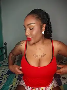 Snapshot of Queen_Amara chatting on 02/25/26, 04:11 Queen Amara online show from 02/25/26, 04:11