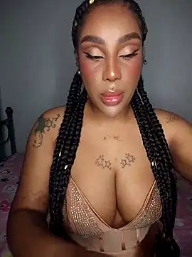 Snapshot of Queen_Amara chatting on 04/15/26, 03:57 Queen Amara online show from 04/15/26, 03:57