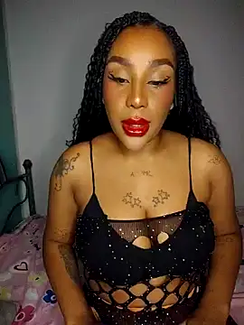 Snapshot of Queen_Amara chatting on 04/25/26, 04:37 Queen Amara online show from 04/25/26, 04:37