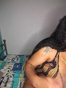 Snapshot of Queen_Amara chatting on 05/21/26, 03:57 Queen Amara online show from 05/21/26, 03:57