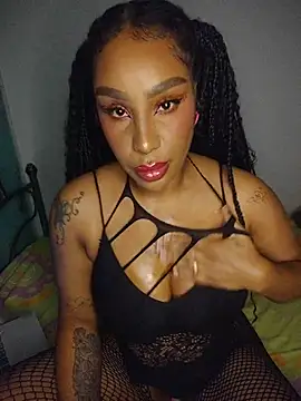 Snapshot of Queen_Amara chatting on 05/25/26, 04:07 Queen Amara online show from 05/25/26, 04:07