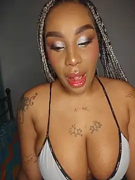 Snapshot of Queen_Amara chatting on 06/13/26, 04:21 Queen Amara online show from 06/13/26, 04:21