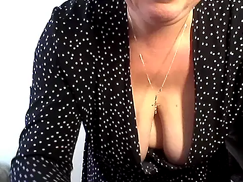 Snapshot of EllaLove2277 chatting on 11/01/25, 09:11 EllaLove2277 online show from 11/01/25, 09:11