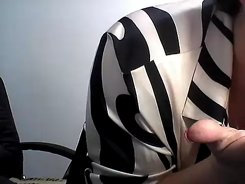 Snapshot of EllaLove2277 chatting on 11/02/25, 09:44 EllaLove2277 online show from 11/02/25, 09:44