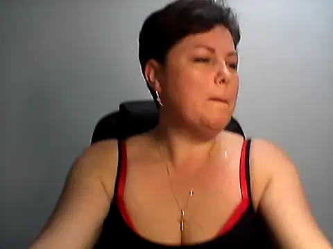 Snapshot of EllaLove2277 chatting on 11/15/25, 06:04 EllaLove2277 online show from 11/15/25, 06:04