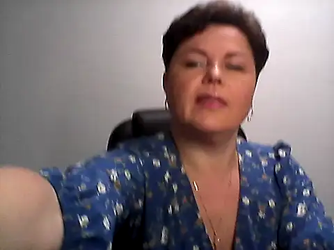 Snapshot of EllaLove2277 chatting on 11/17/25, 03:51 EllaLove2277 online show from 11/17/25, 03:51