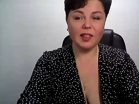 Snapshot of EllaLove2277 chatting on 11/24/25, 01:00 EllaLove2277 online show from 11/24/25, 01:00