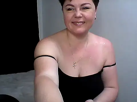 Snapshot of EllaLove2277 chatting on 11/25/25, 06:13 EllaLove2277 online show from 11/25/25, 06:13