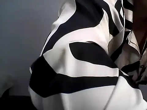 Snapshot of EllaLove2277 chatting on 12/05/25, 06:55 EllaLove2277 online show from 12/05/25, 06:55