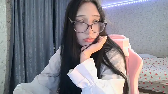 KeicyKlark online show from 10/28/25, 06:10