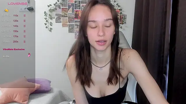 Snapshot of _Alissaa chatting on 11/28/25, 11:57 Alissaa online show from 11/28/25, 11:57