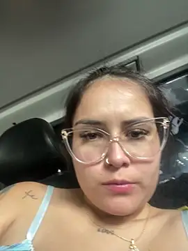 Snapshot of amberbakee chatting on 10/19/25, 04:18 amberbakee online show from 10/19/25, 04:18