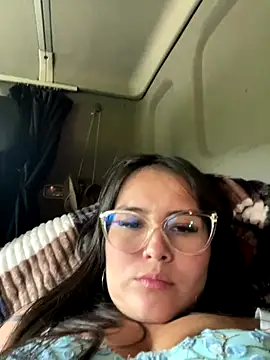 Snapshot of amberbakee chatting on 11/05/25, 03:01 amberbakee online show from 11/05/25, 03:01