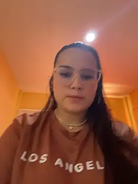 Snapshot of amberbakee chatting on 11/12/25, 02:39 amberbakee online show from 11/12/25, 02:39