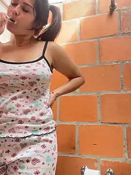 Snapshot of amberbakee chatting on 11/28/25, 01:58 amberbakee online show from 11/28/25, 01:58